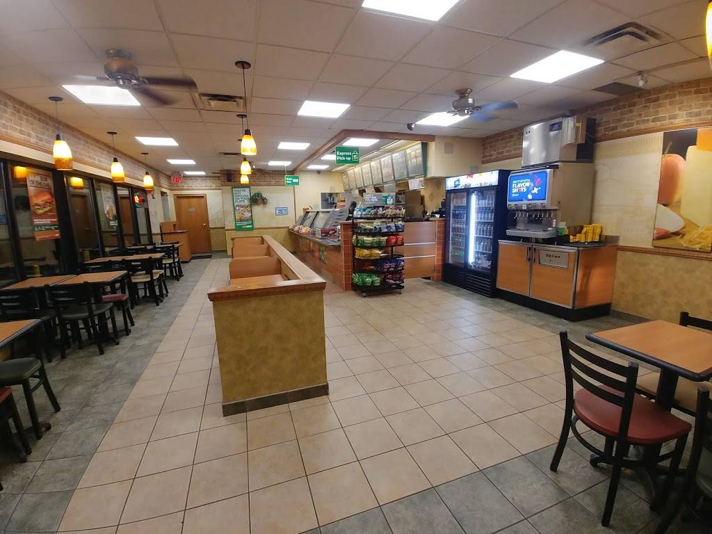 Subway | restaurant | 941 Hamilton Rd Hamilton-Highbury Plaza, Unit 3, London, ON N5Z 1W5, Canada | 5196596864 OR +1 519-659-6864