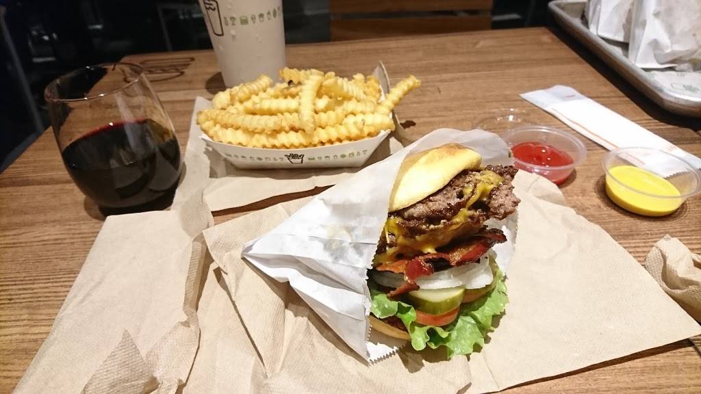 Shake Shack | restaurant | 2171 Rosecrans Ave, El Segundo, CA 90245, USA | 4243972170 OR +1 424-397-2170
