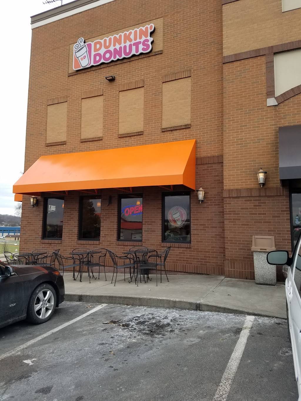 Dunkin | bakery | 100 W Eads Pkwy, Lawrenceburg, IN 47025, USA | 8125770580 OR +1 812-577-0580