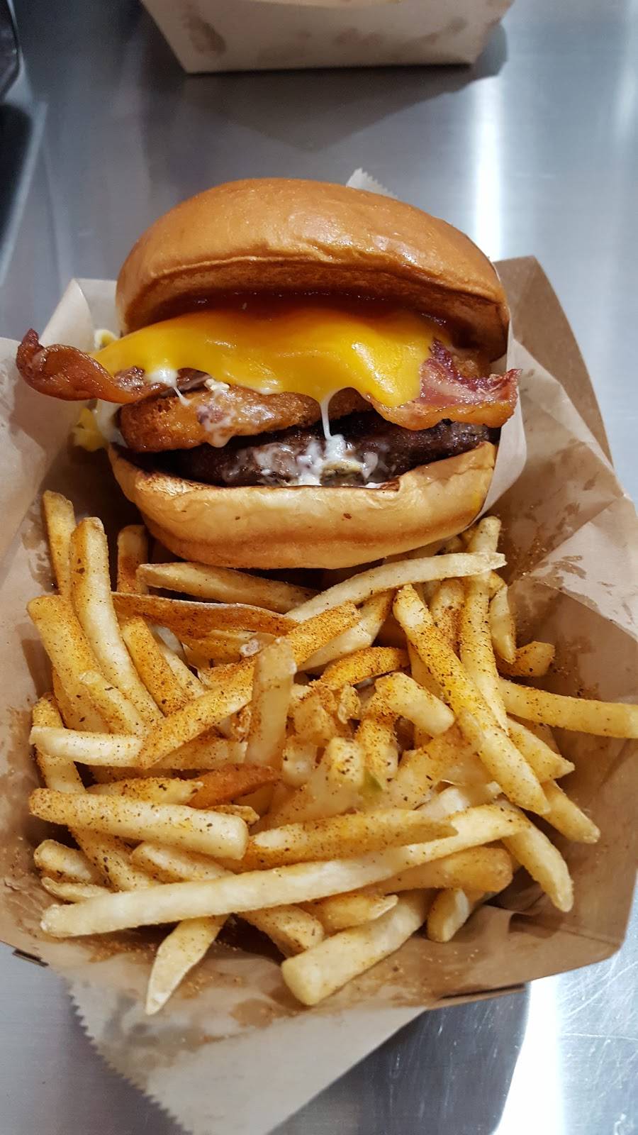 Funky Fries and Burgers | restaurant | 1480 Jamacha Road #203, El Cajon, CA 92019, USA | 6193285959 OR +1 619-328-5959