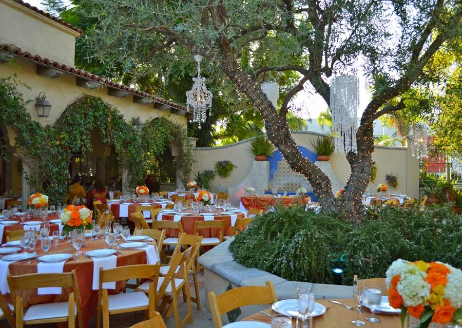 Green Parrot Villa | restaurant | 2035 N Main St, Santa Ana, CA 92706, USA | 7145691970 OR +1 714-569-1970