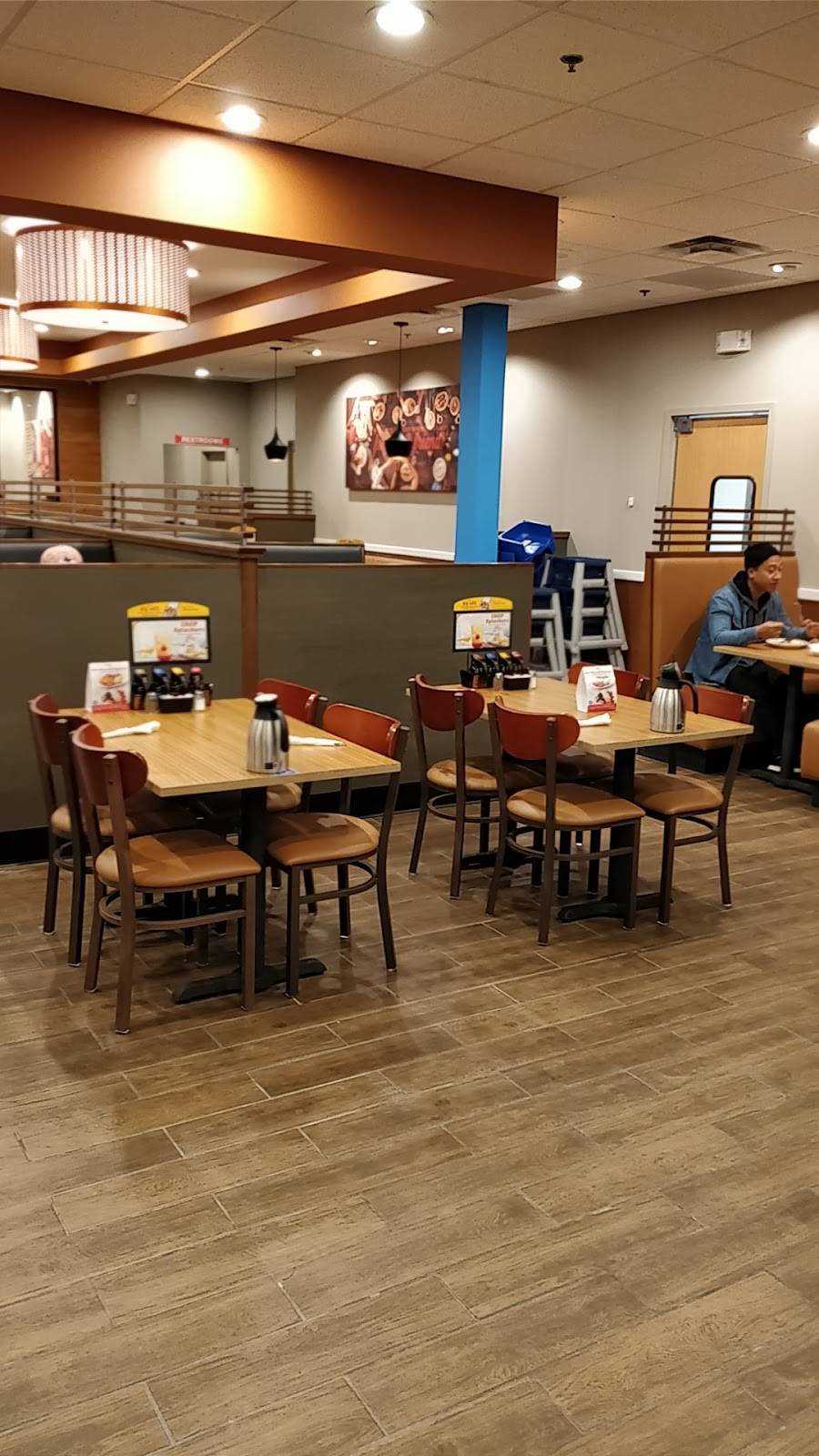 IHOP | restaurant | 18147 Village Center Dr, Olney, MD 20832, USA | 2403891164 OR +1 240-389-1164
