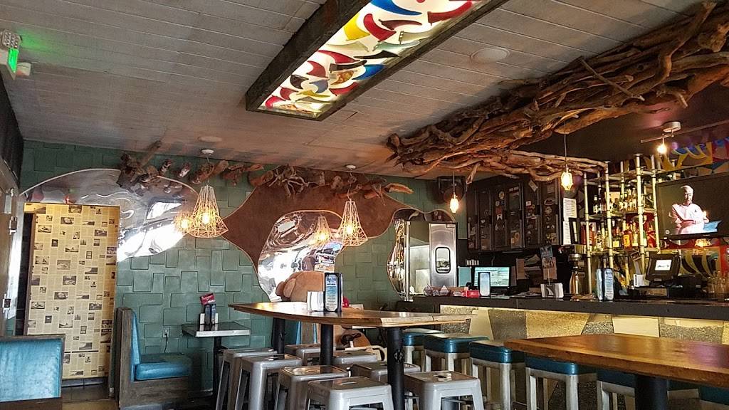 Single Fin Surf Grill | restaurant | 3844 Mission Blvd, San Diego, CA 92109, USA | 8583526611 OR +1 858-352-6611