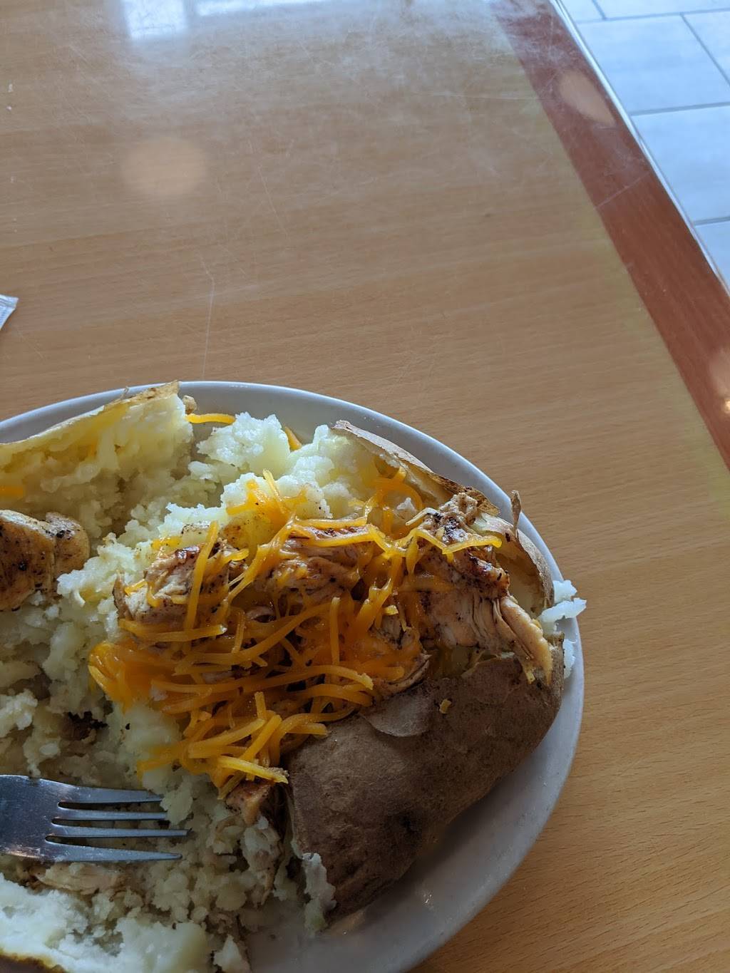 Rozzie Bs | restaurant | 9675 Eagle Dr, Mont Belvieu, TX 77523, USA | 8323077352 OR +1 832-307-7352