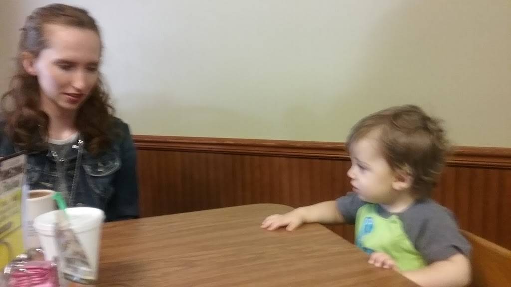 Ritas Family Dining | restaurant | 103 N Michigan Ave, Edgerton, OH 43517, USA | 4192981416 OR +1 419-298-1416