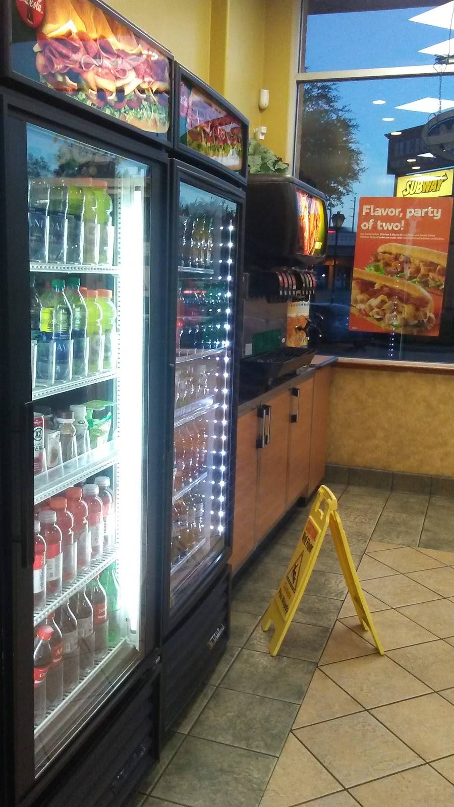 Subway | restaurant | 3620 Katy Fwy, Houston, TX 77007, USA | 2819124285 OR +1 281-912-4285