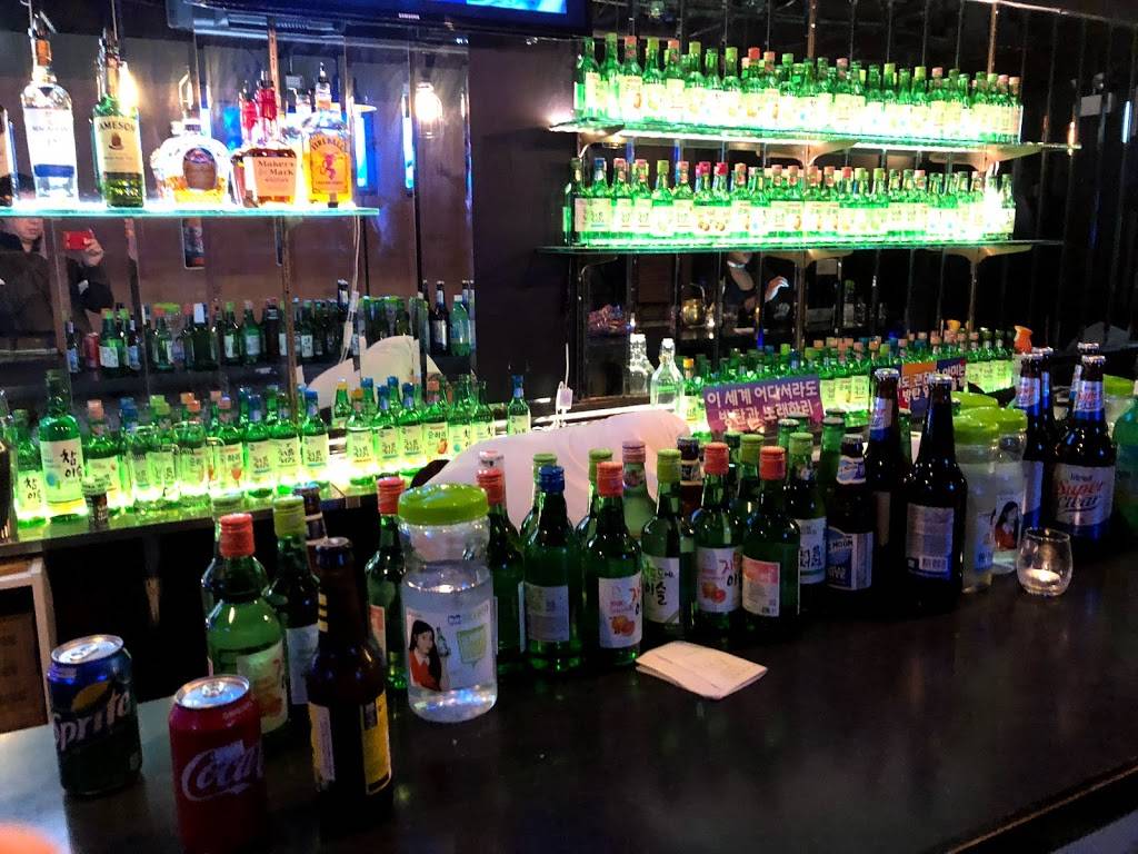 Greenlight Korean Pub& Karaoke | restaurant | 2519 W Peterson Ave, Chicago, IL 60659, USA | 8728062014 OR +1 872-806-2014