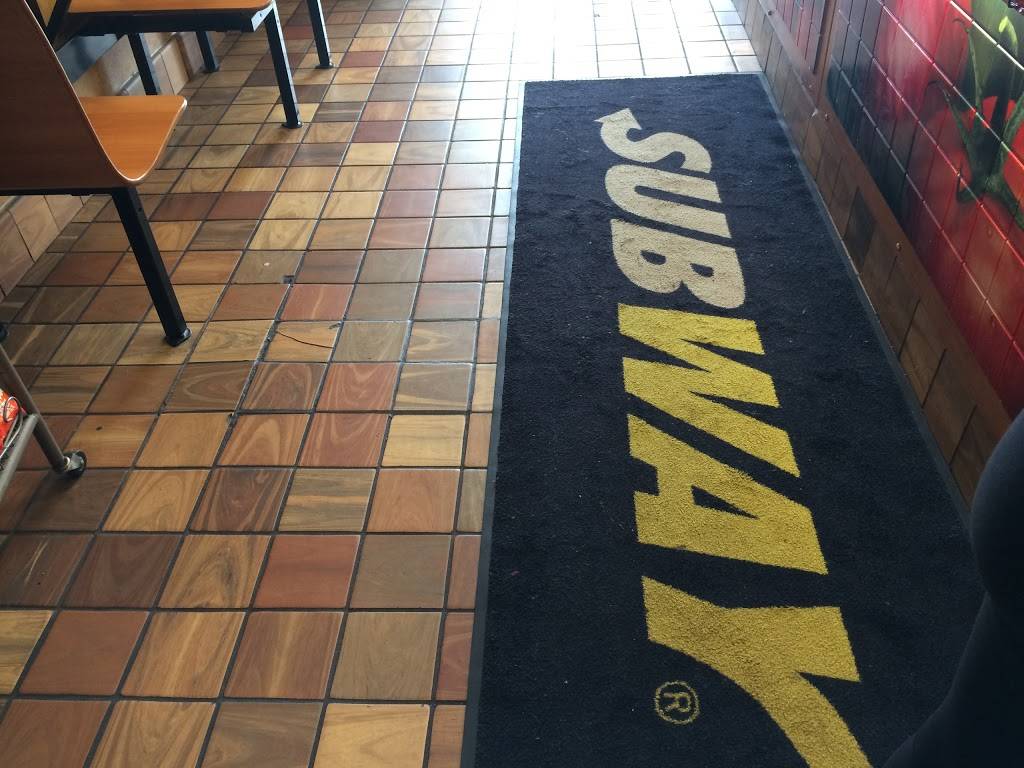 Subway | restaurant | Credit Valley Hospital, 2200 Eglinton Ave W Unit 6, Mississauga, ON L5M 2N1, Canada | 9058133858 OR +1 905-813-3858