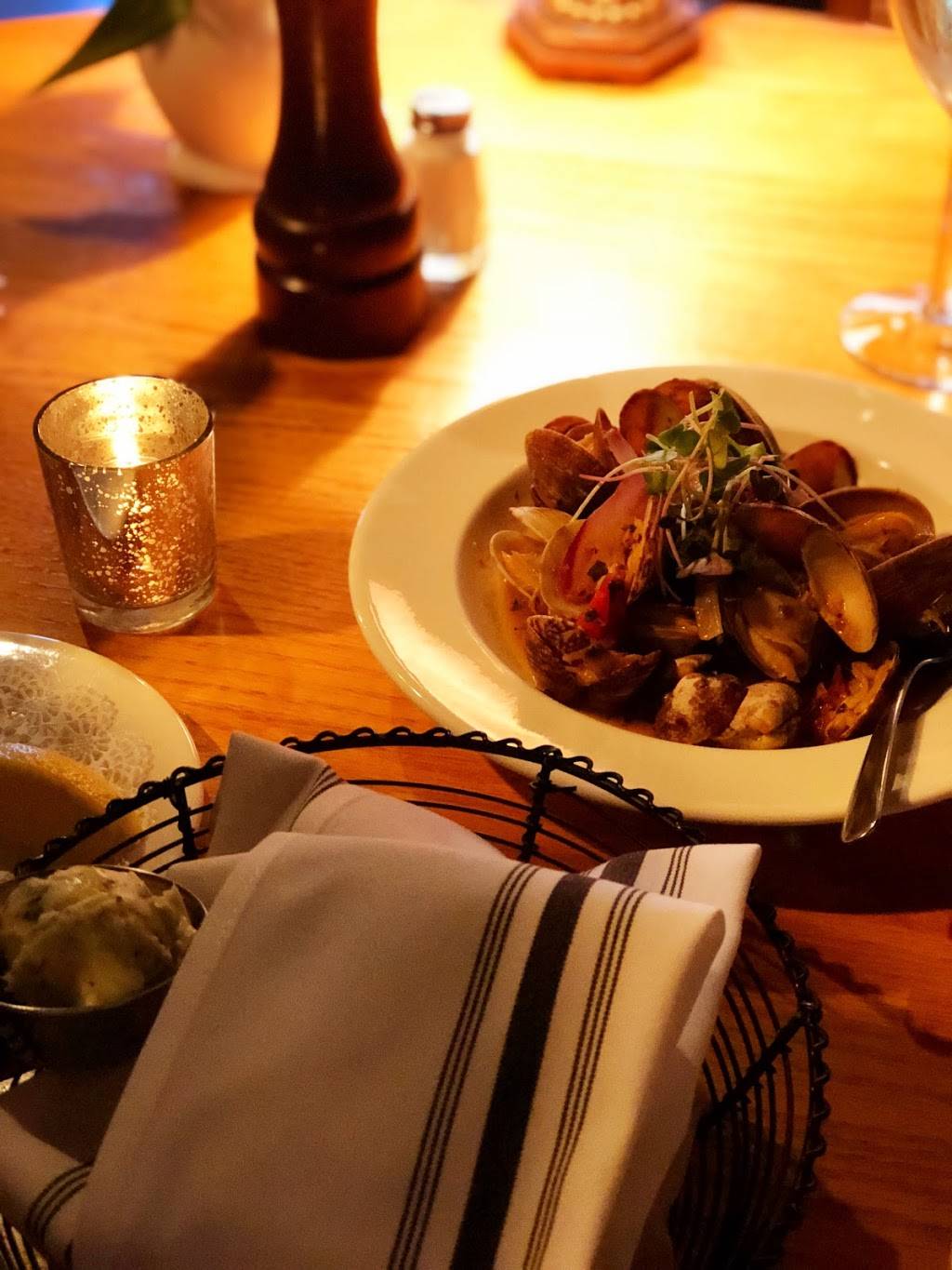 Gardners Seafood & Pasta | restaurant | 111 Thurston Ave NW, Olympia, WA 98501, USA | 3607868466 OR +1 360-786-8466