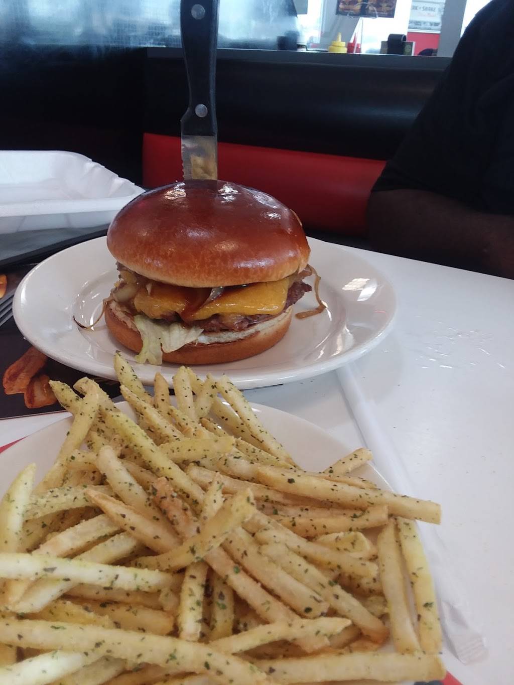 Steak n Shake | restaurant | 980 N St Augustine Rd, Valdosta, GA 31601, USA | 2292425000 OR +1 229-242-5000
