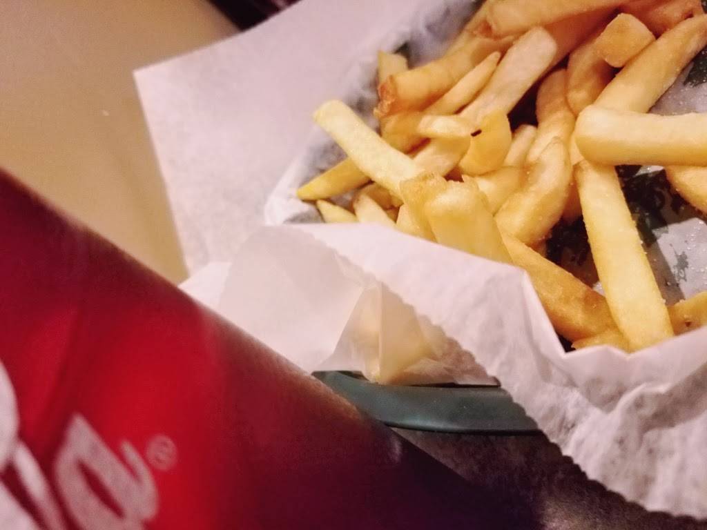 Pizza Palace | restaurant | 1583 Plainfield Pike, Johnston, RI 02919, USA | 4019461600 OR +1 401-946-1600