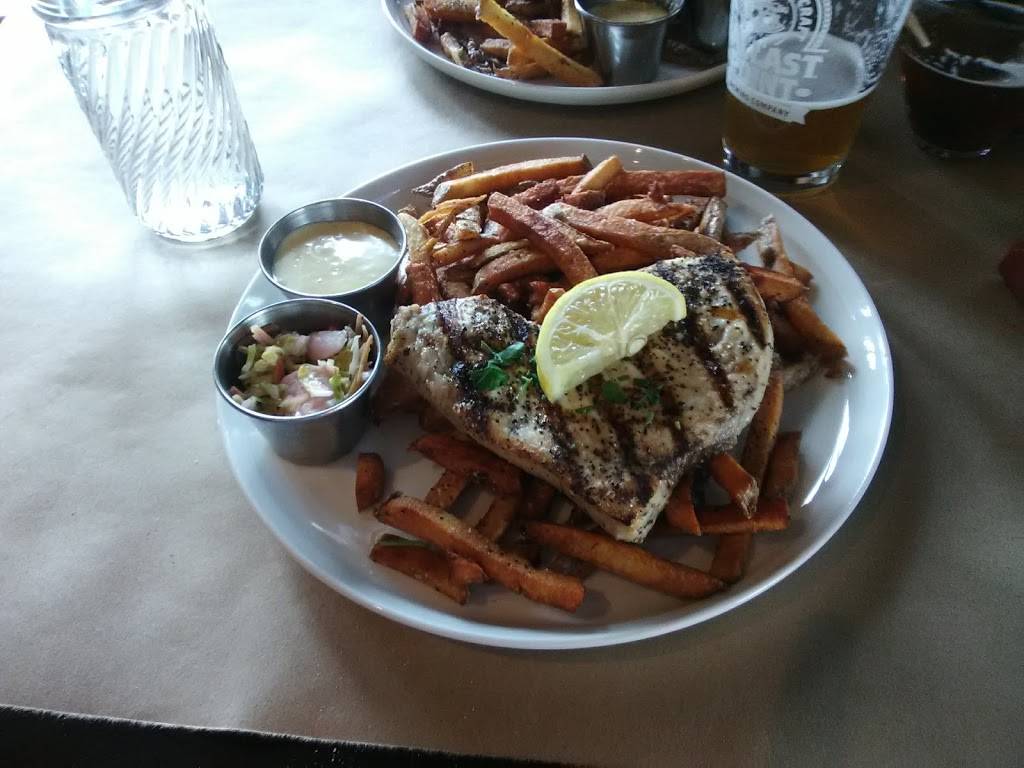 Cedar Street Grille | restaurant | 12 Cedar St, Sturbridge, MA 01566, USA | 5083475800 OR +1 508-347-5800