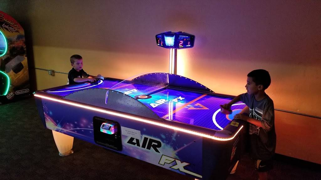 Putters Family Entertainment Center | restaurant | 1156 OR-99, Eugene, OR 97402, USA | 5416888901 OR +1 541-688-8901