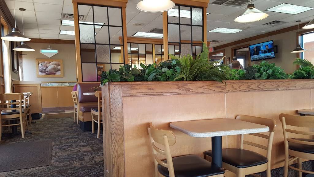 Wendys | restaurant | 3701 N May Ave, Oklahoma City, OK 73112, USA | 4059470095 OR +1 405-947-0095