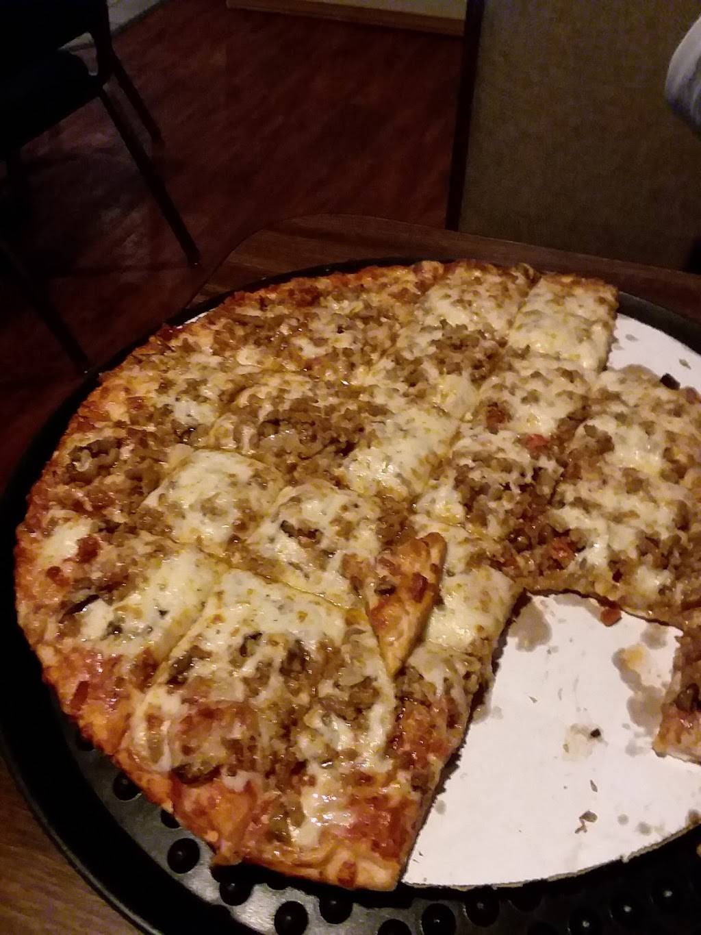 Pizza King | restaurant | 1713 Wayne St, Auburn, IN 46706, USA | 2609251135 OR +1 260-925-1135