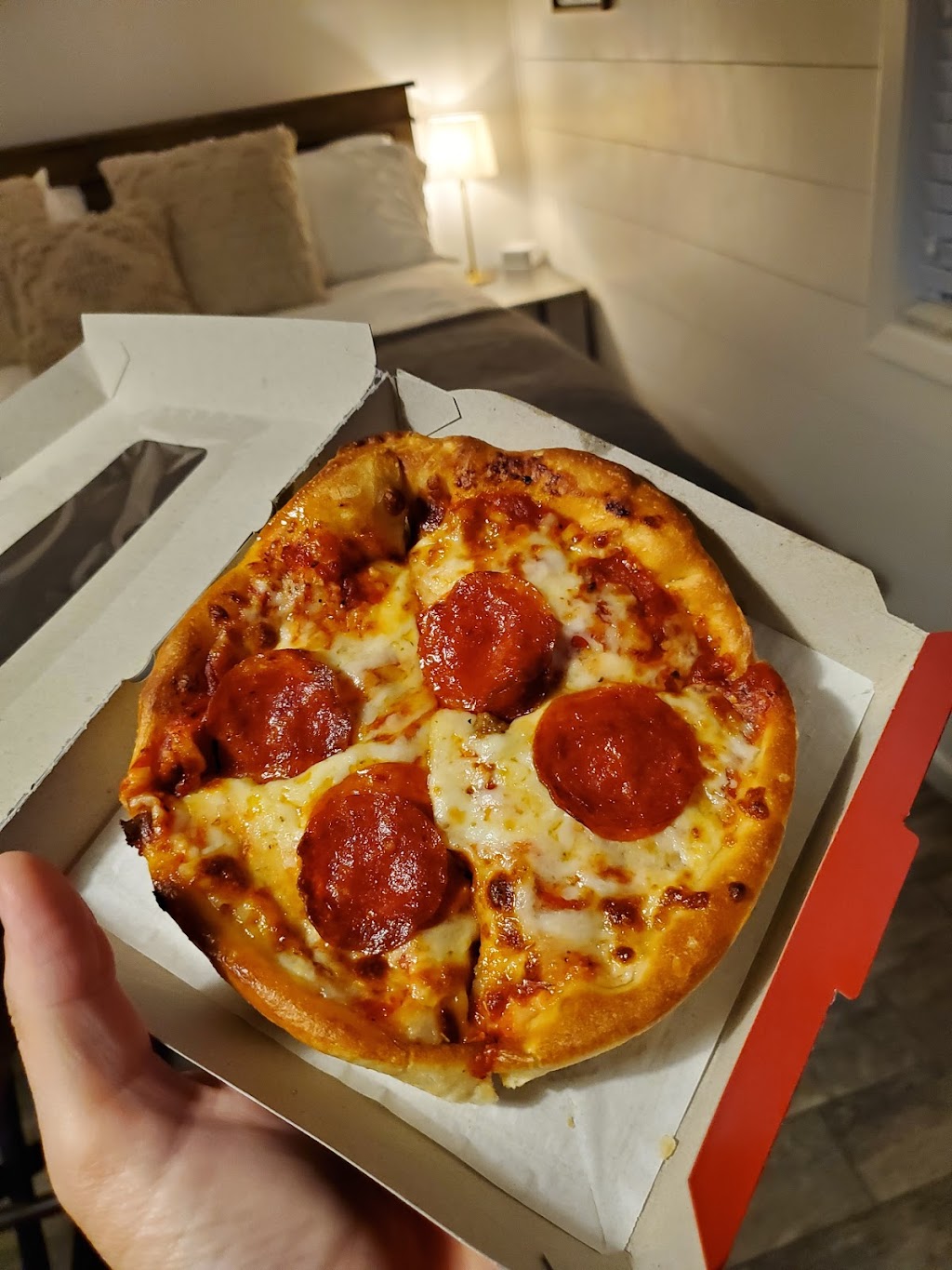 Hot Stuff Pizza | restaurant | 4102 AZ-87, Pine, AZ 85544, USA | 9284763535 OR +1 928-476-3535