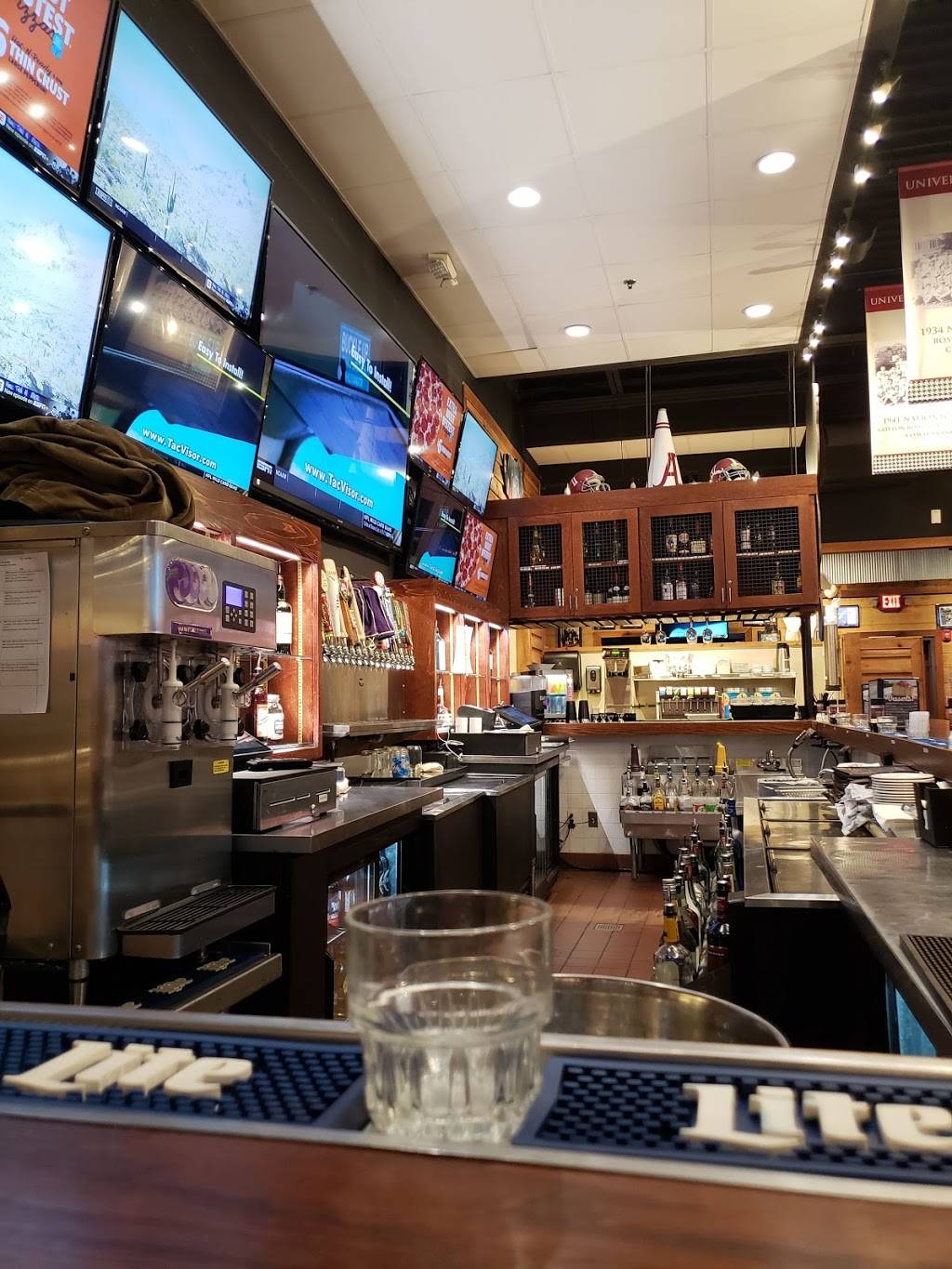 Baumhowers Victory Grille | restaurant | 4251 Courtney Dr, Tuscaloosa, AL 35405, USA | 2055565658 OR +1 205-556-5658