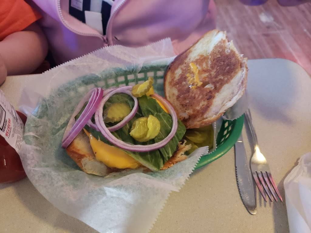 Between the Greens | restaurant | 3315 County Rd I, Saukville, WI 53080, USA | 2622849808 OR +1 262-284-9808