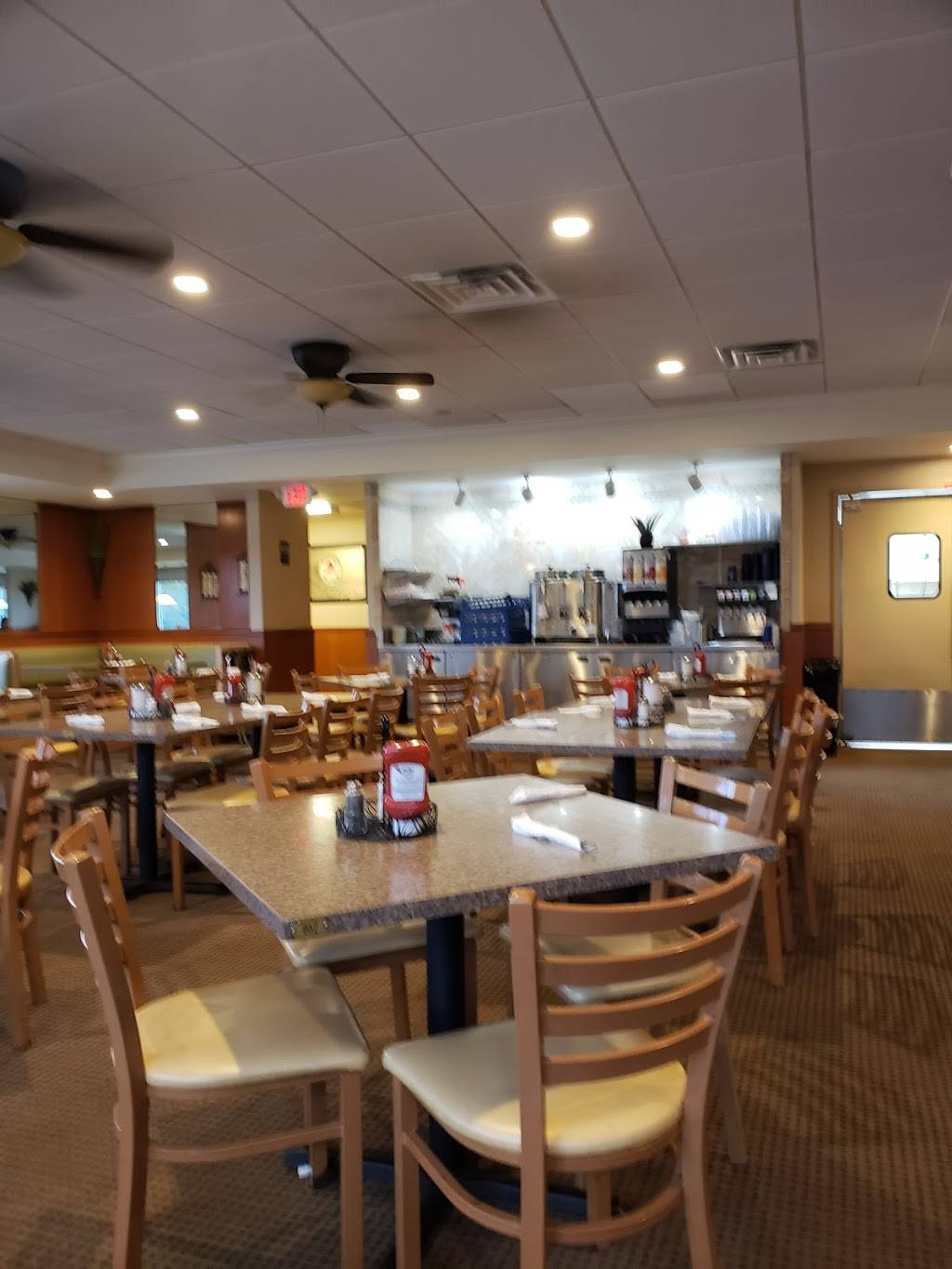 Chriss Family Restaurant | restaurant | 5635 Tilghman St, Allentown, PA 18104, USA | 6103959252 OR +1 610-395-9252