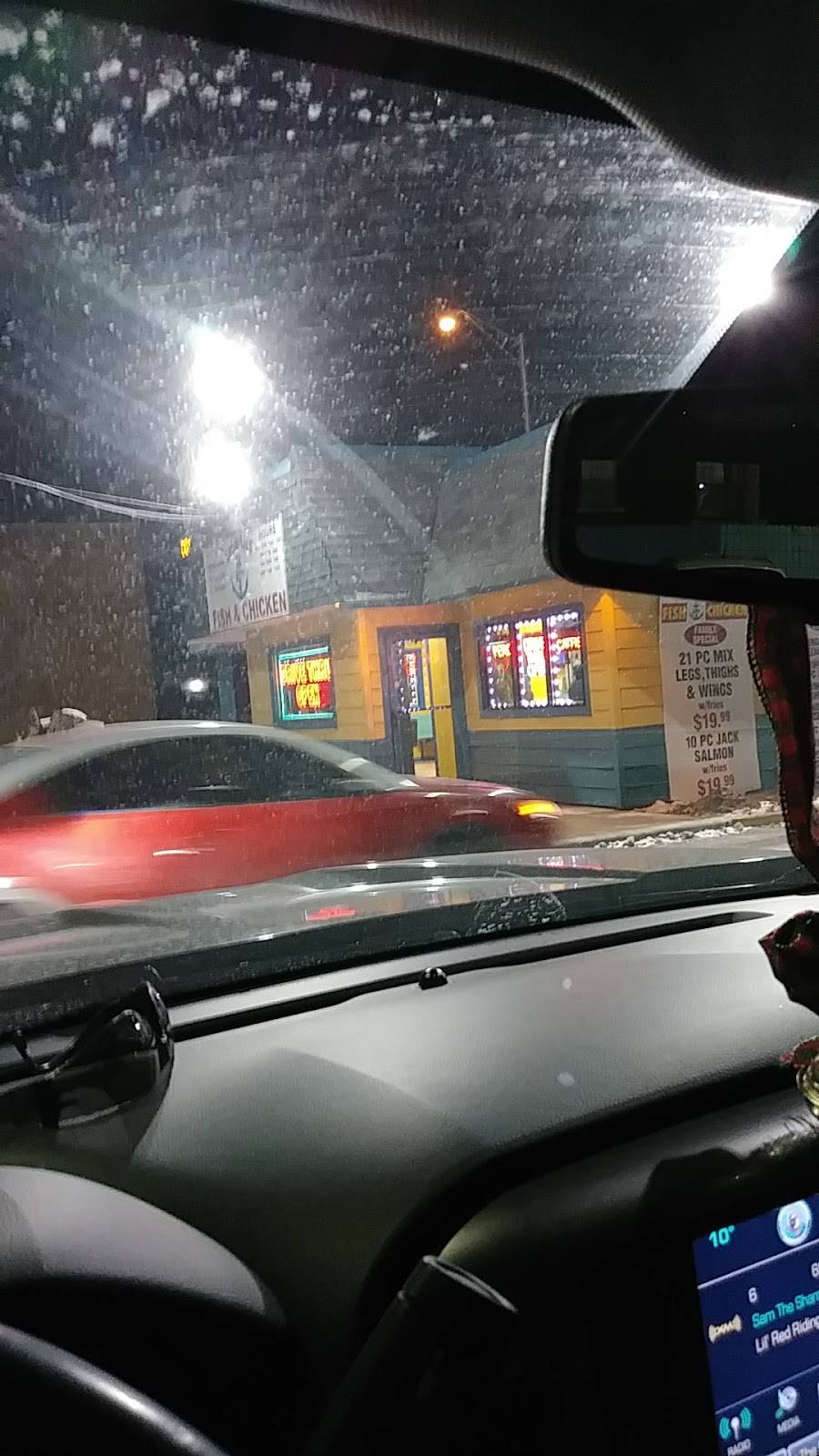 Sharks Fish & Chicken | restaurant | 5831 Calumet Ave, Hammond, IN 46320, USA | 2198520700 OR +1 219-852-0700