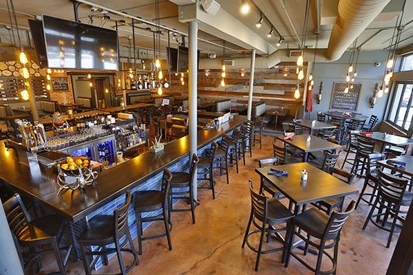 Smokin Fins | restaurant | 900 N 54th St #1, Chandler, AZ 85226, USA | 4805085971 OR +1 480-508-5971