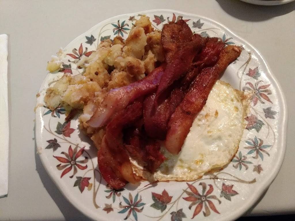 Jumbo Burgers Restaurant | restaurant | 512 Kingston Rd, Pickering, ON L1V 3N7, Canada | 9058393277 OR +1 905-839-3277