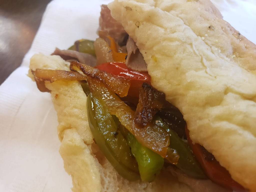 Larrys Chicago Dogs | restaurant | 2220 Academy Pl, Colorado Springs, CO 80909, USA | 7193549694 OR +1 719-354-9694