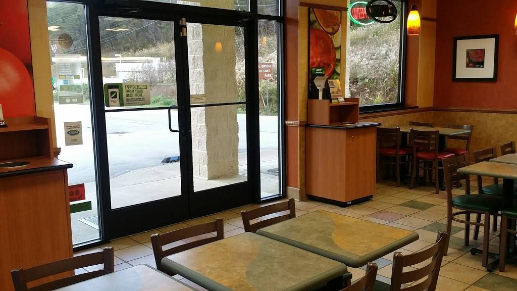 Subway | restaurant | 12280 Campton Rd, Stanton, KY 40380, USA | 6066637500 OR +1 606-663-7500