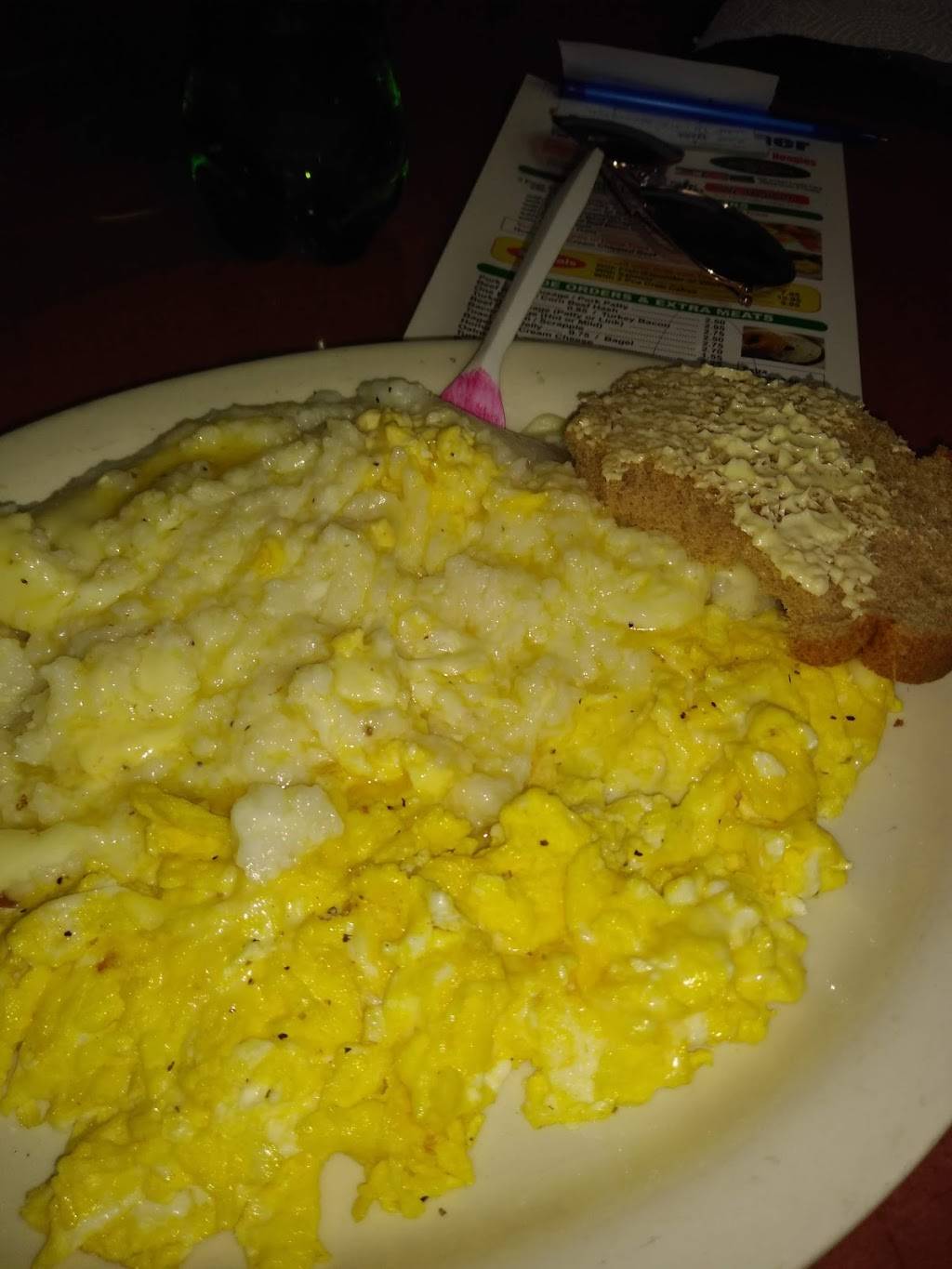 Dogs house (Best sunny diner) | restaurant | 2560 Germantown Ave, Philadelphia, PA 19133, USA | 2152231125 OR +1 215-223-1125