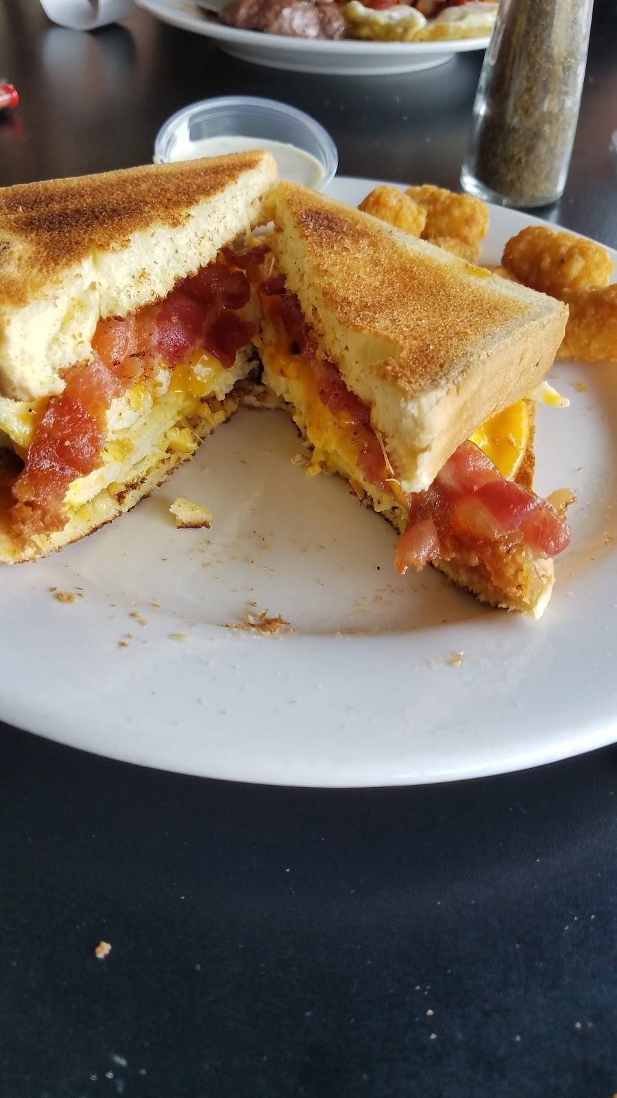 Patriots Pub & Grill | restaurant | 10560 Main St, Fairfax, VA 22030, USA | 7038658111 OR +1 703-865-8111