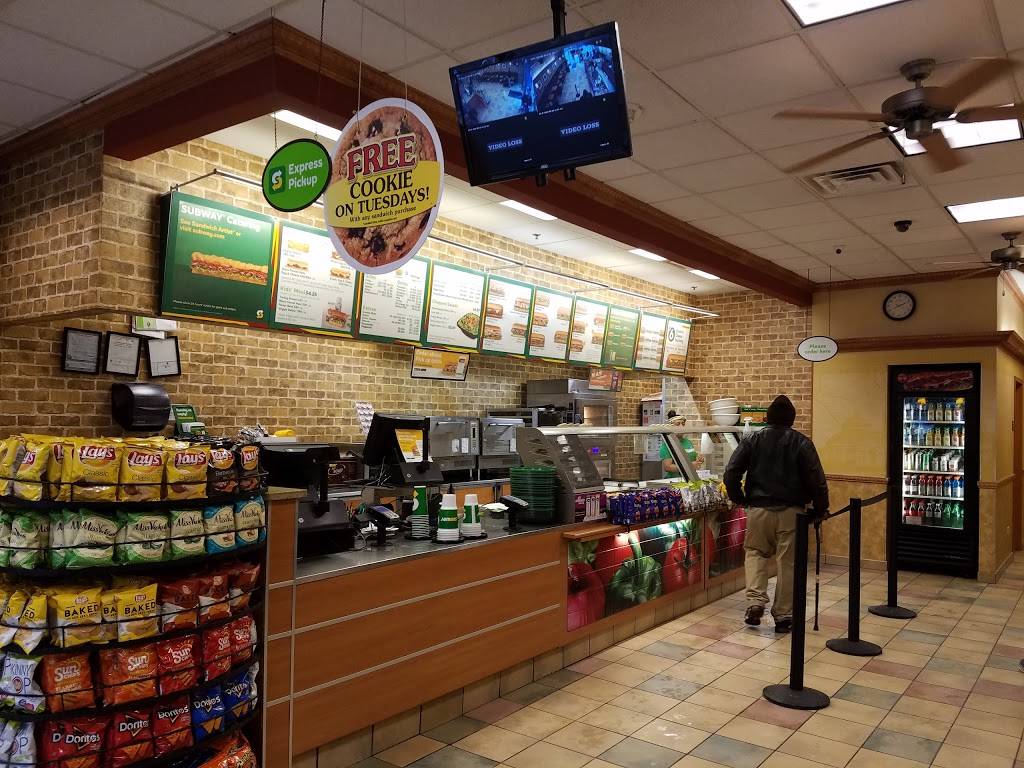 Subway Restaurants | restaurant | 236 S State St, Chicago, IL 60604, USA | 3125884100 OR +1 312-588-4100
