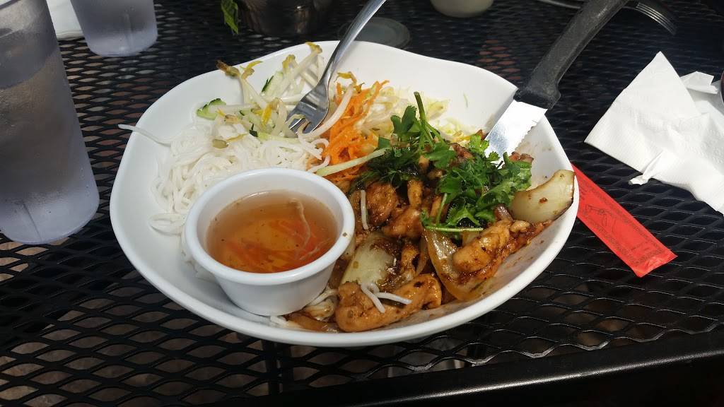 Pho Tre Bien | restaurant | 6946 Gateway Blvd E, El Paso, TX 79915, USA | 9155980166 OR +1 915-598-0166