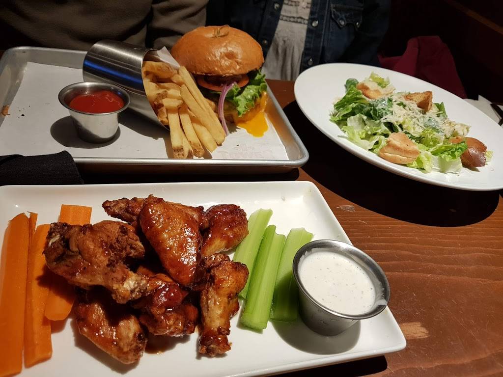 Tower Tap & Grill | restaurant | 6900 Tower Rd, Denver, CO 80249, USA | 3035741310 OR +1 303-574-1310