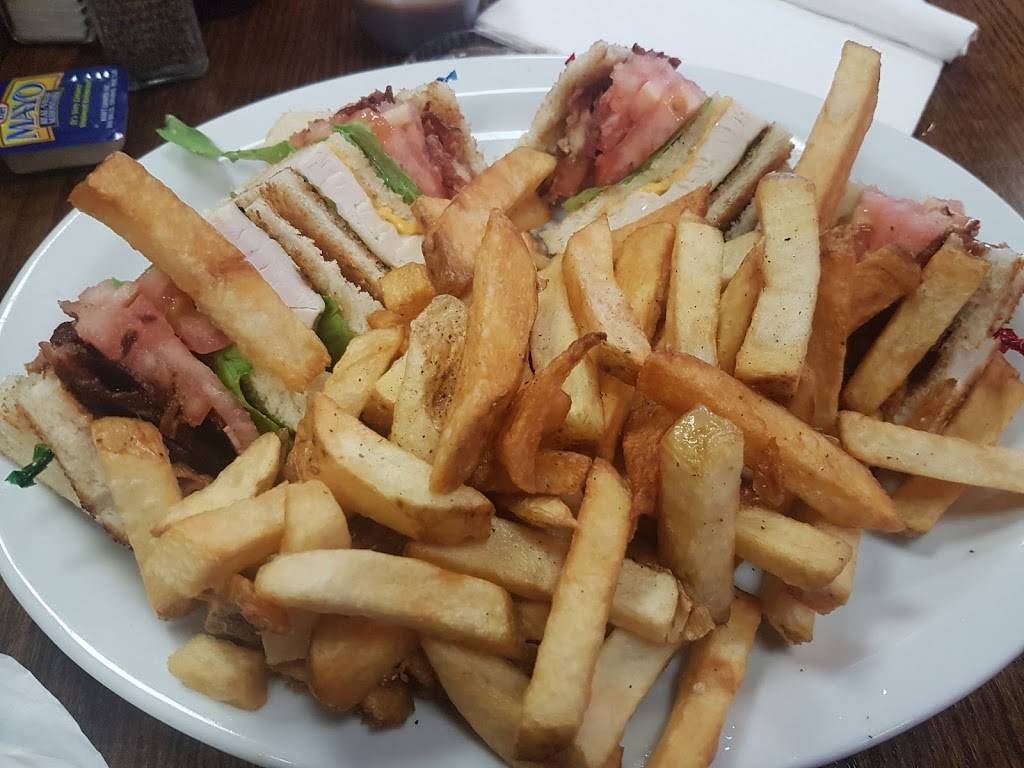 Chuggys | restaurant | 388 Barton St, Stoney Creek, ON L8E 2K9, Canada | 9056625348 OR +1 905-662-5348