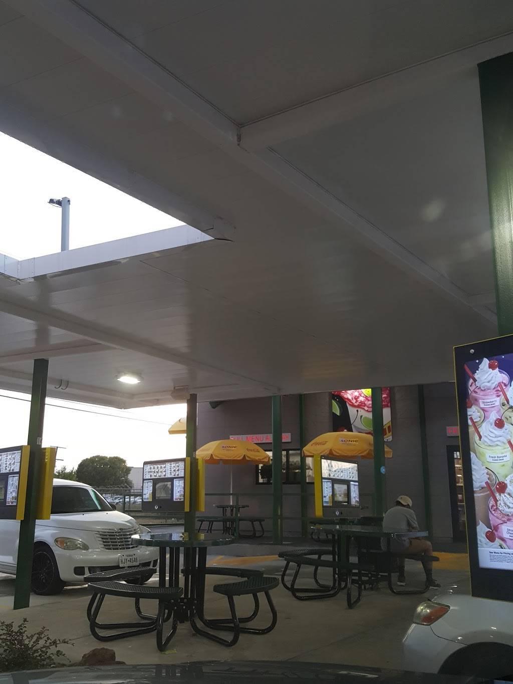 Sonic Drive-In | restaurant | 6208 Cameron Rd, Austin, TX 78723, USA | 5124597740 OR +1 512-459-7740