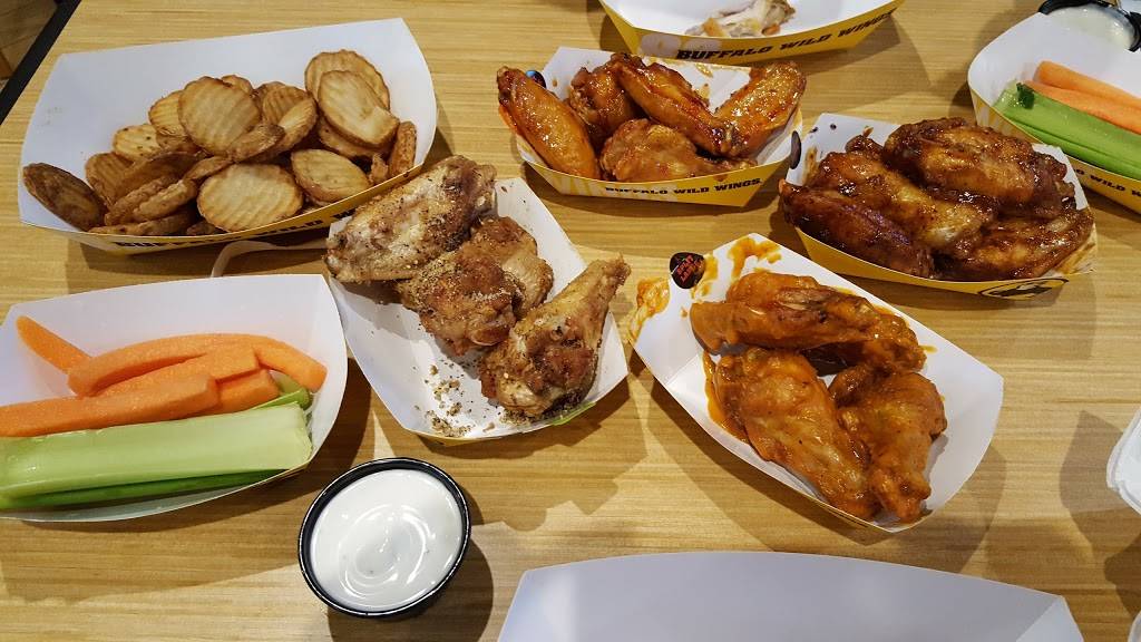 Buffalo Wild Wings | restaurant | 907 W Marketview Dr, Champaign, IL 61822, USA | 2173784400 OR +1 217-378-4400