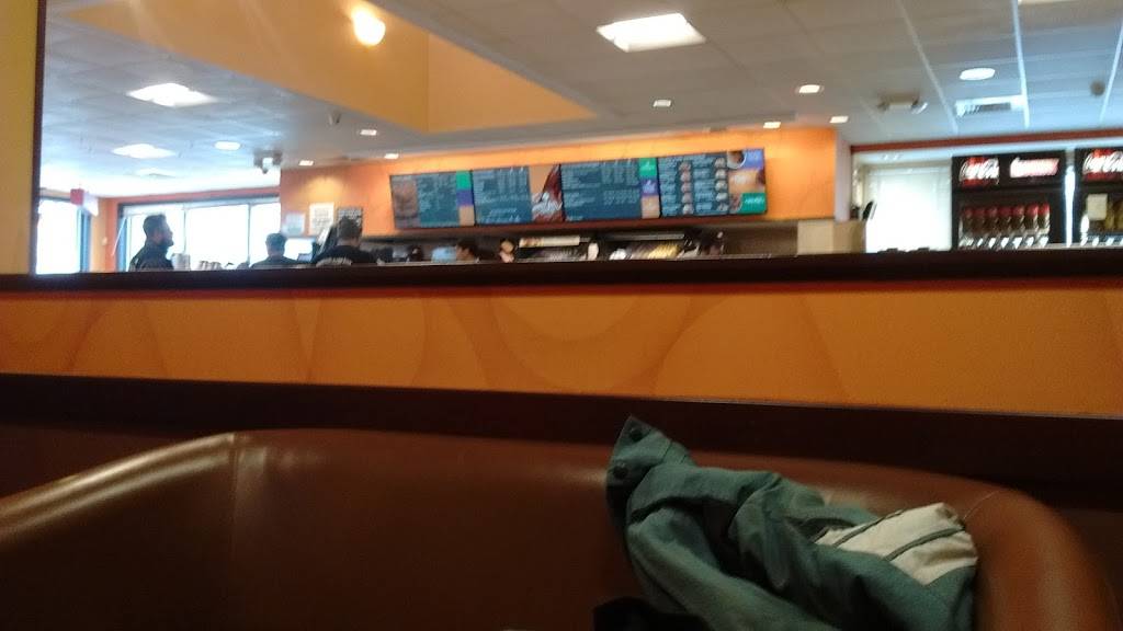 Dunkin | bakery | 893 E Main St, Meriden, CT 06450, USA | 2033790930 OR +1 203-379-0930