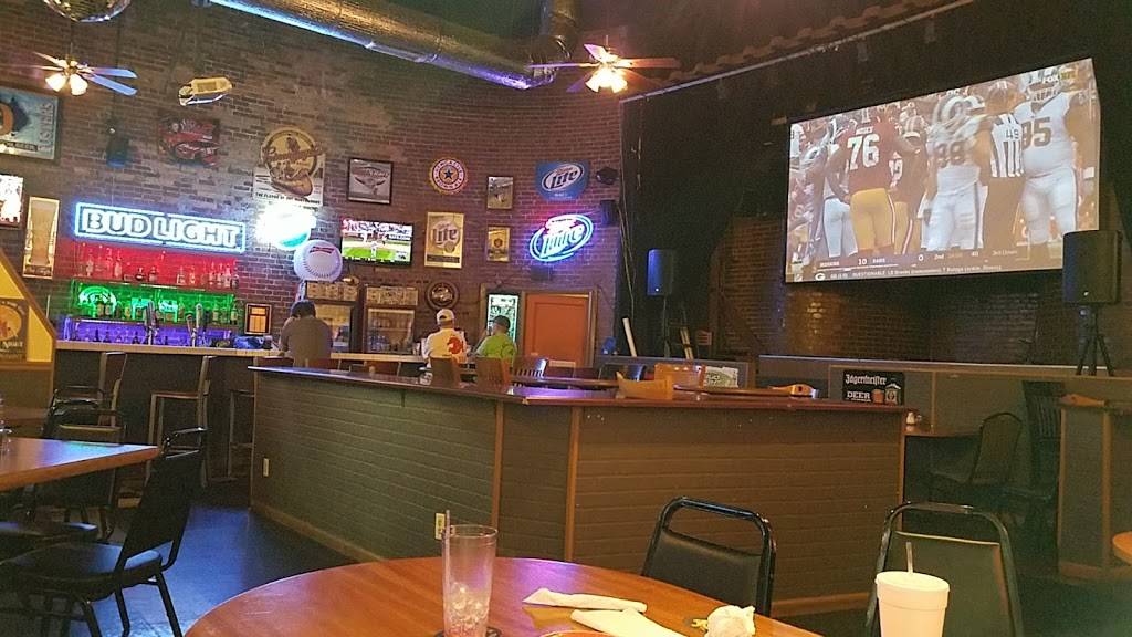 Gaslight Restaurant | restaurant | 328 E 4th St, Huntingburg, IN 47542, USA | 8126833669 OR +1 812-683-3669