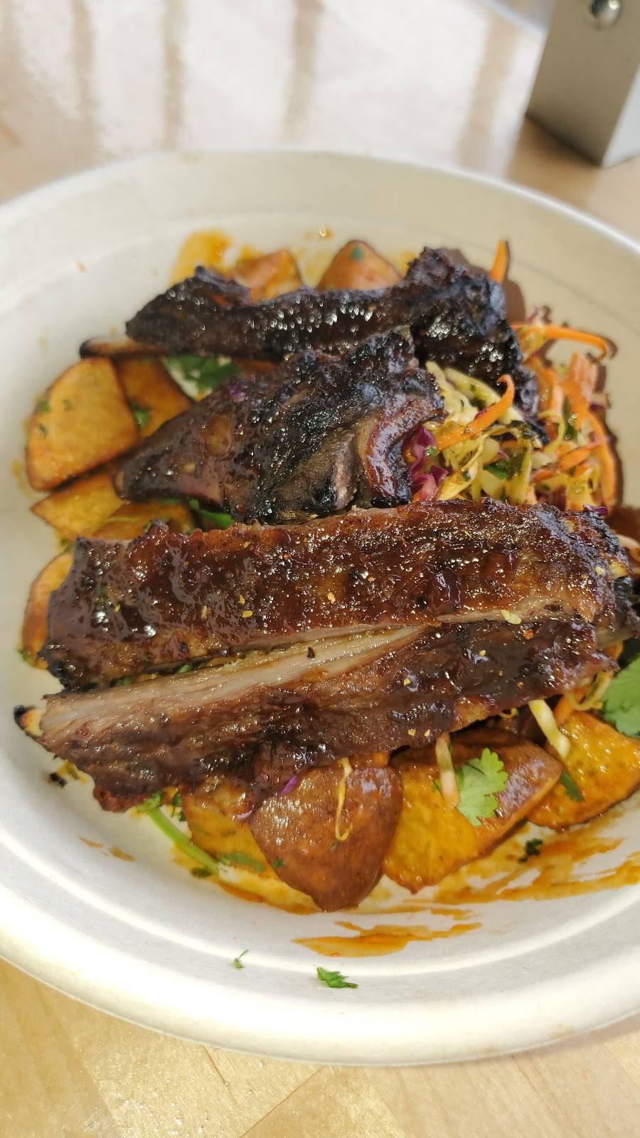 Saffron De Twah | restaurant | 7636 Gratiot Ave, Detroit, MI 48213, USA | 5863596138 OR +1 586-359-6138