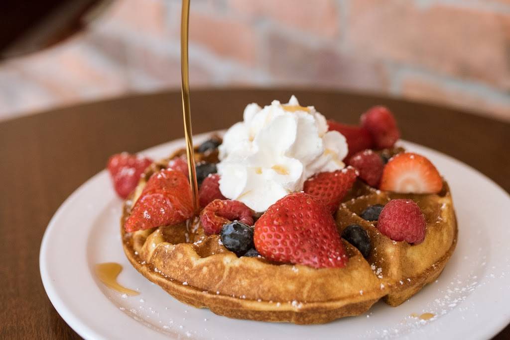 The Foxworth Fountain | restaurant | 124 NE 5th Ave, Delray Beach, FL 33483, USA | 5612957632 OR +1 561-295-7632