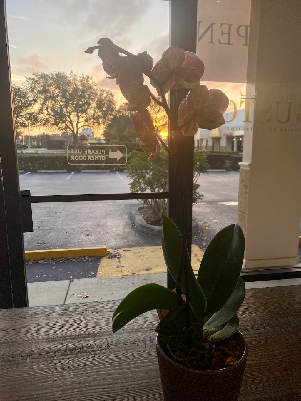 DI GUSTO Italian Deli and Tasting | restaurant | 4180 Tamiami Trail N, Naples, FL 34103, USA | 2392289414 OR +1 239-228-9414