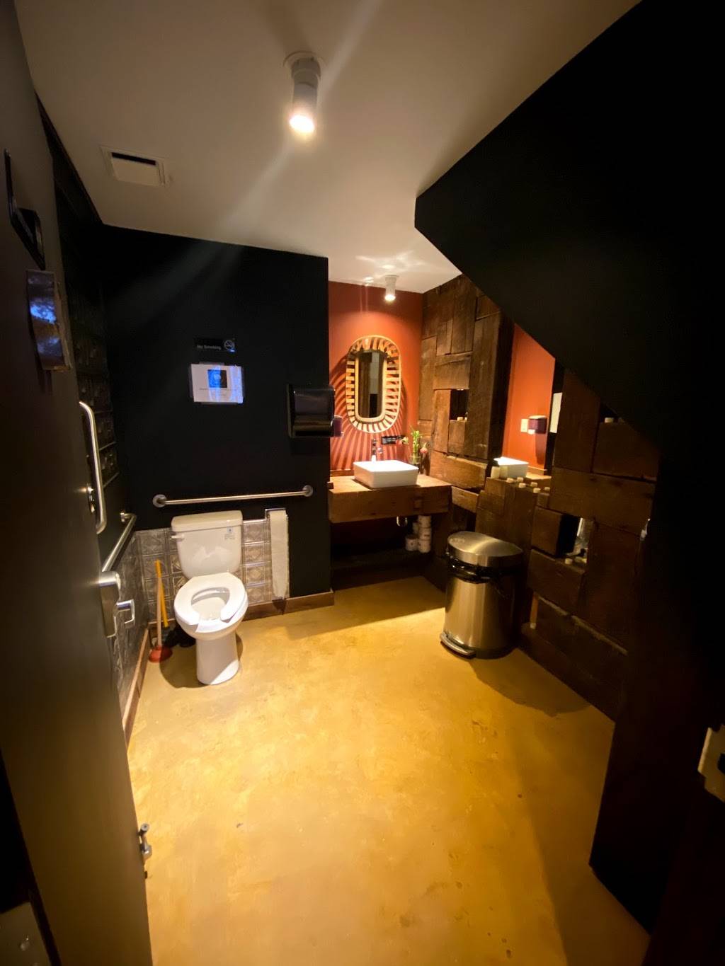 Black Iron Burger GO | restaurant | 140 W 32nd St, New York, NY 10001, USA | 6468690091 OR +1 646-869-0091