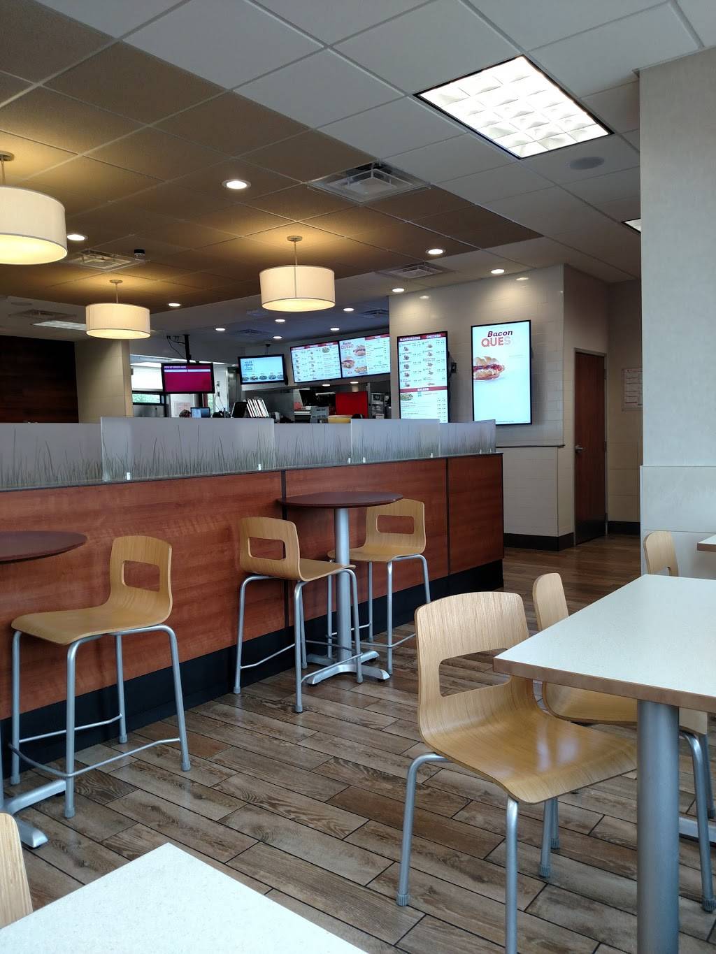Wendys | restaurant | 1600 Georgesville Square Dr, Columbus, OH 43228, USA | 6148511528 OR +1 614-851-1528