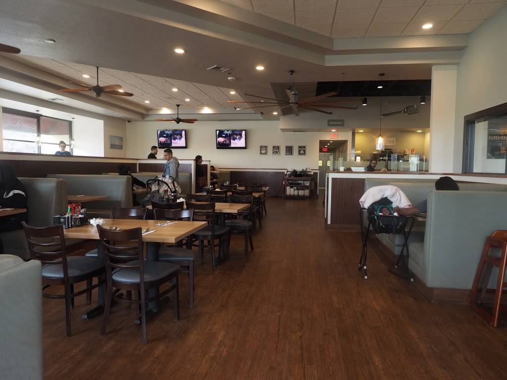 The Broken Yolk Cafe | restaurant | 2434 Vista Way, Oceanside, CA 92054, USA | 7609679655 OR +1 760-967-9655