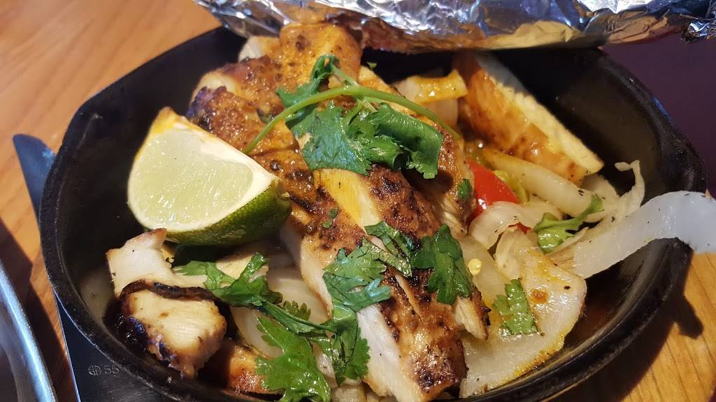 Chilis Grill & Bar | meal takeaway | 1940 N Davis Rd, Salinas, CA 93907, USA | 8314449113 OR +1 831-444-9113