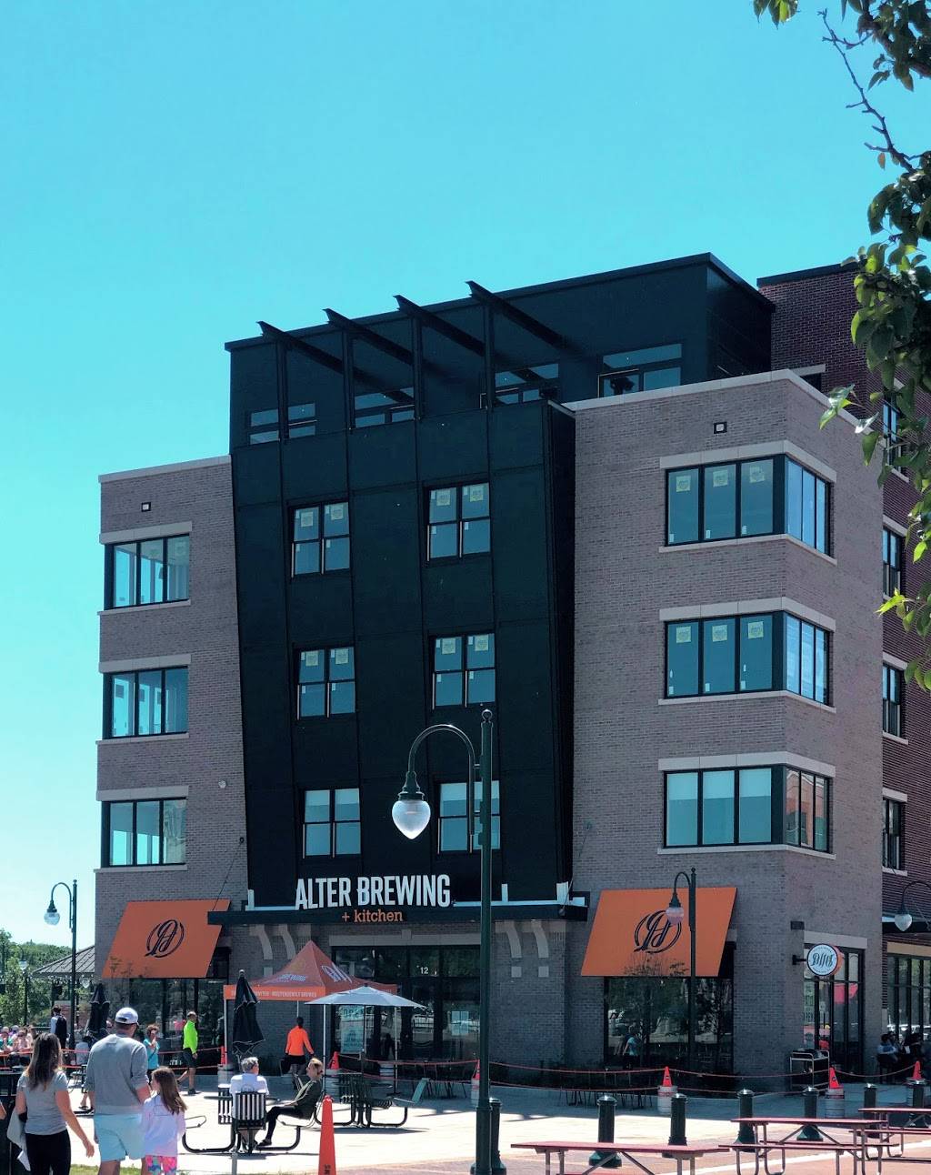 Alter Brewing + Kitchen | restaurant | 12 S 1st St, St. Charles, IL 60174, USA | 3319015949 OR +1 331-901-5949