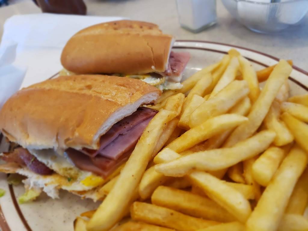 Leos Coney Island | restaurant | 15010 Silver Pkwy, Fenton, MI 48430, USA | 8106208400 OR +1 810-620-8400