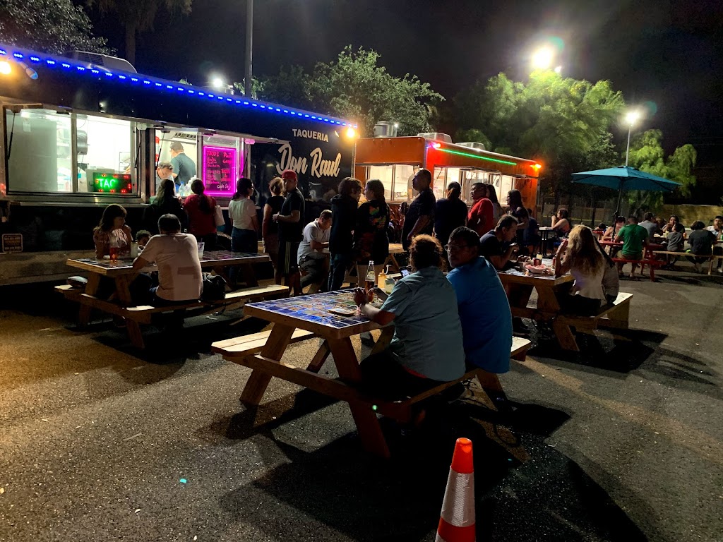 El Patio Food Truck Plaza | restaurant | 835 North Expy, Brownsville, TX 78520, USA | 9566410633 OR +1 956-641-0633