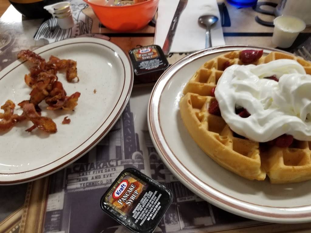 Moms Family Restaurant | restaurant | 2410 Military Rd #1563, Niagara Falls, NY 14304, USA | 7162836667 OR +1 716-283-6667