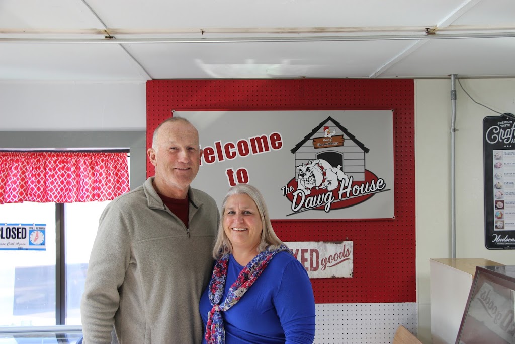 The Dawg House aka Finks | restaurant | 402 E Hwy St, Vicksburg, MI 49097, USA | 2696494117 OR +1 269-649-4117